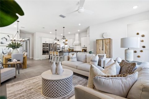 House in Winter Garden, Florida 3 bedrooms, 226.68 sq.m. № 2214467 - photo 15