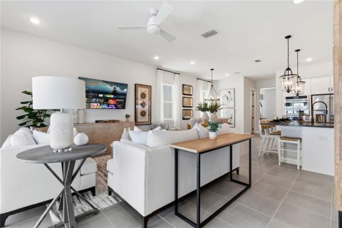 House in Winter Garden, Florida 3 bedrooms, 226.68 sq.m. № 2214467 - photo 18