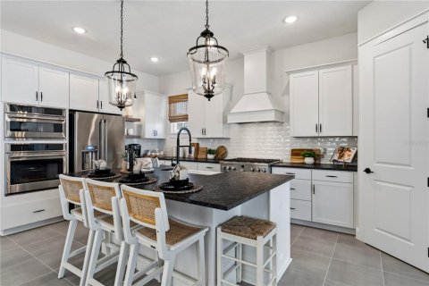 House in Winter Garden, Florida 3 bedrooms, 226.68 sq.m. № 2214467 - photo 11