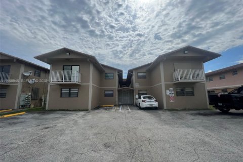 Condo in Hialeah, Florida, 2 bedrooms  № 2004680