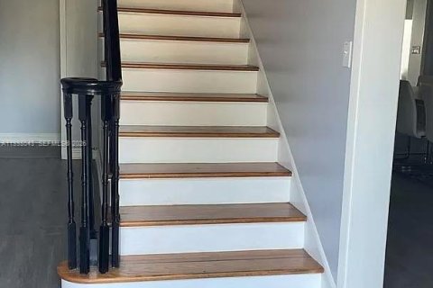 Купить виллу или дом в Холливуд, Флорида 5 спален, 335.38м2, № 2060883 - фото 6