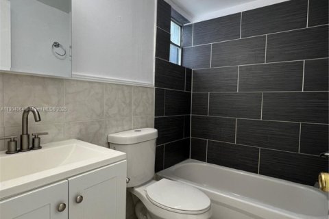 Apartamento en alquiler en Miami, Florida, 2 dormitorios, 67.35 m2 № 1954910 - foto 5