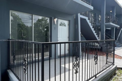 Apartamento en alquiler en Miami, Florida, 2 dormitorios, 67.35 m2 № 1954910 - foto 1