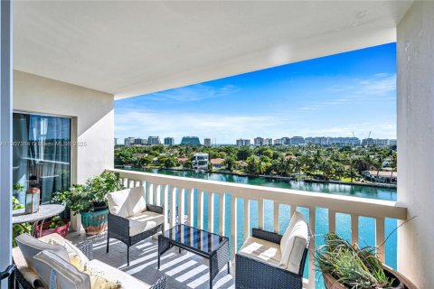 Купить кондоминиум в Бей-Харбор-Айлендс, Флорида 2 спальни, 138.42м2, № 1964466 - фото 3