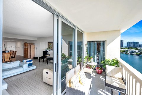 Купить кондоминиум в Бей-Харбор-Айлендс, Флорида 2 спальни, 138.42м2, № 1964466 - фото 6