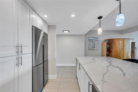 Купить кондоминиум в Бей-Харбор-Айлендс, Флорида 2 спальни, 138.42м2, № 1964466 - фото 18