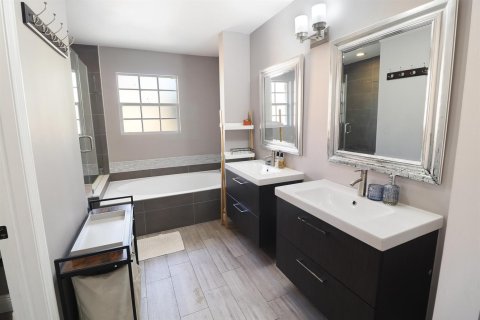 Townhouse in Coral Springs, Florida 3 bedrooms, 195.56 sq.m. № 2250592 - photo 19