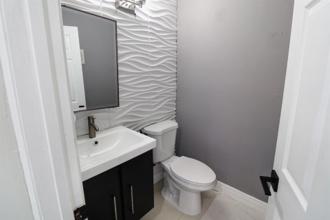 Townhouse in Coral Springs, Florida 3 bedrooms, 195.56 sq.m. № 2250592 - photo 15