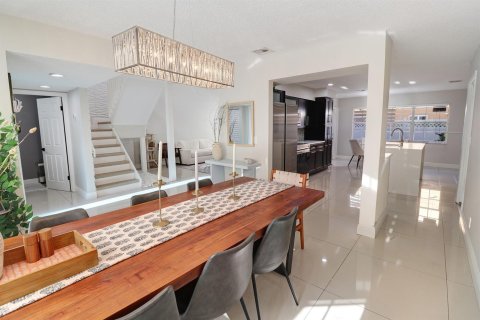 Townhouse in Coral Springs, Florida 3 bedrooms, 195.56 sq.m. № 2250592 - photo 8