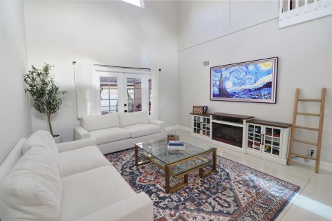 Townhouse in Coral Springs, Florida 3 bedrooms, 195.56 sq.m. № 2250592 - photo 4