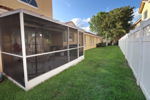 Townhouse in Coral Springs, Florida 3 bedrooms, 195.56 sq.m. № 2250592 - photo 26