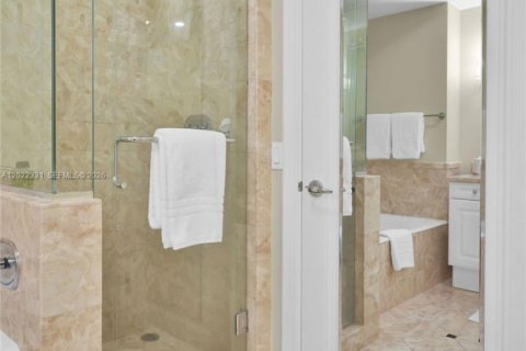 Copropriété à louer à Miami, Floride: 1 chambre, 91.32 m2 № 2240967 - photo 17
