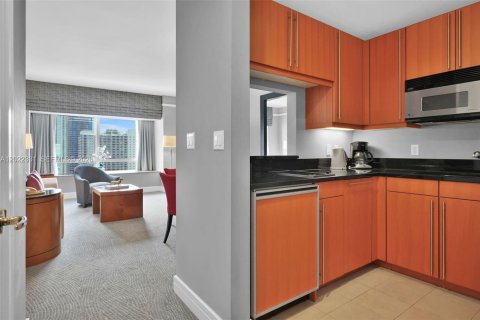 Copropriété à louer à Miami, Floride: 1 chambre, 91.32 m2 № 2240967 - photo 4