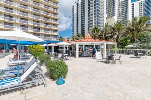 Hotel in Sunny Isles Beach, Florida 33.44 sq.m. № 1754210 - photo 22