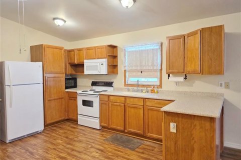 House in Okeechobee, Florida 3 bedrooms, 130.62 sq.m. № 1885622 - photo 6