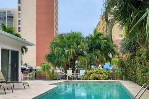 House in Lauderdale-by-the-Sea, Florida 3 bedrooms, 163.51 sq.m. № 2295920