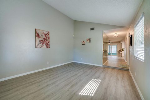 House in Port Orange, Florida 3 bedrooms, 147.62 sq.m. № 1585592 - photo 9