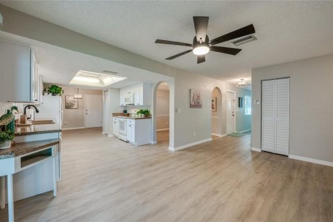 House in Port Orange, Florida 3 bedrooms, 147.62 sq.m. № 1585592 - photo 13