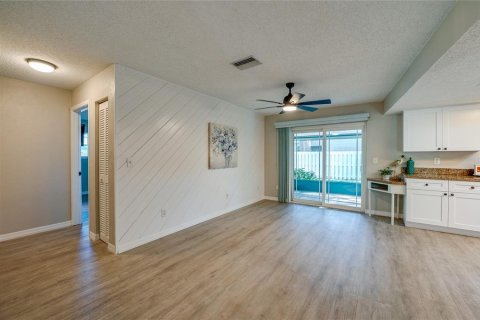 House in Port Orange, Florida 3 bedrooms, 147.62 sq.m. № 1585592 - photo 12