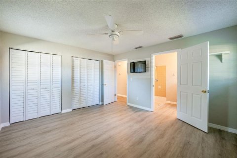 House in Port Orange, Florida 3 bedrooms, 147.62 sq.m. № 1585592 - photo 26