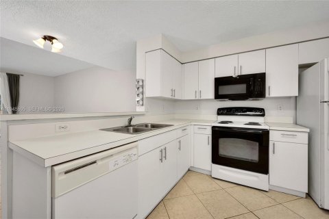 Touwnhouse à vendre à Weston, Floride: 2 chambres, 105.07 m2 № 2001986 - photo 5