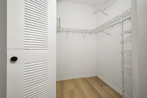 Touwnhouse à vendre à Weston, Floride: 2 chambres, 105.07 m2 № 2001986 - photo 13