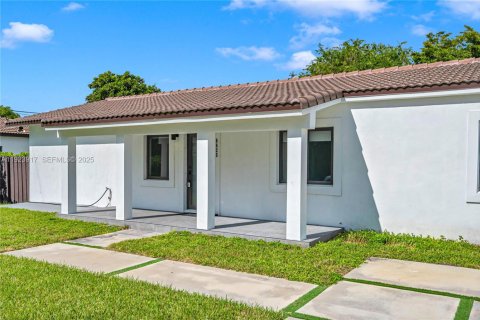 Casa en venta en Miami, Florida, 4 dormitorios, 178.56 m2 № 1982328 - foto 5