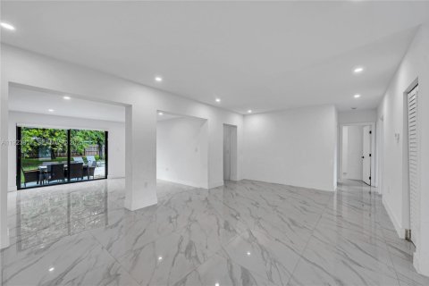 Casa en venta en Miami, Florida, 4 dormitorios, 178.56 m2 № 1982328 - foto 21