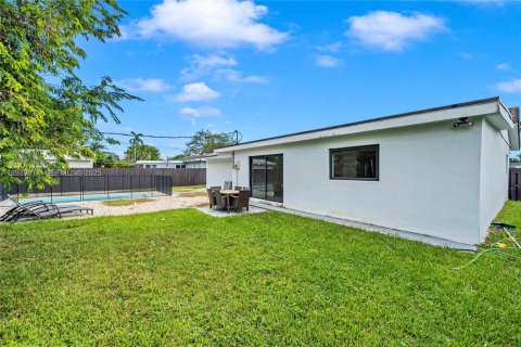 Casa en venta en Miami, Florida, 4 dormitorios, 178.56 m2 № 1982328 - foto 14