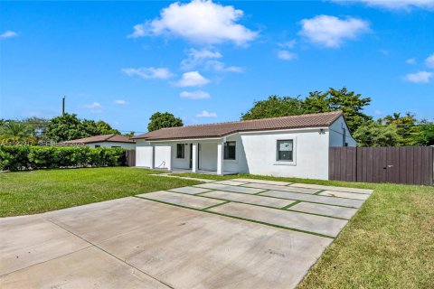 Casa en venta en Miami, Florida, 4 dormitorios, 178.56 m2 № 1982328 - foto 4