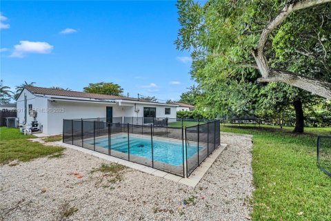 Casa en venta en Miami, Florida, 4 dormitorios, 178.56 m2 № 1982328 - foto 10
