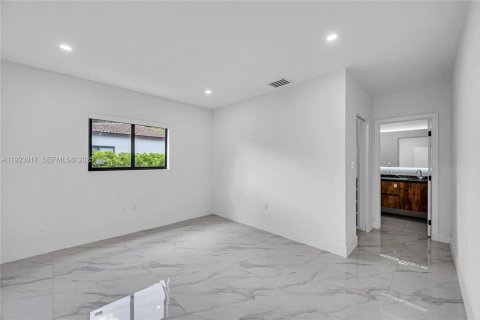 Casa en venta en Miami, Florida, 4 dormitorios, 178.56 m2 № 1982328 - foto 29