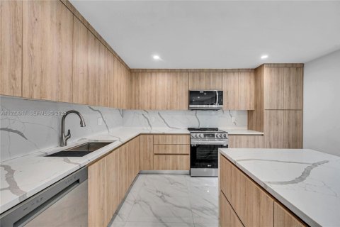 Casa en venta en Miami, Florida, 4 dormitorios, 178.56 m2 № 1982328 - foto 25