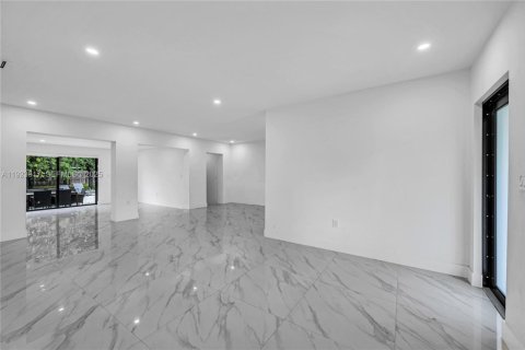 Casa en venta en Miami, Florida, 4 dormitorios, 178.56 m2 № 1982328 - foto 20