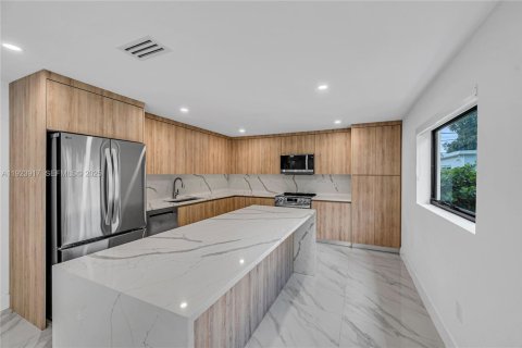Casa en venta en Miami, Florida, 4 dormitorios, 178.56 m2 № 1982328 - foto 28