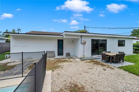 Casa en venta en Miami, Florida, 4 dormitorios, 178.56 m2 № 1982328 - foto 13