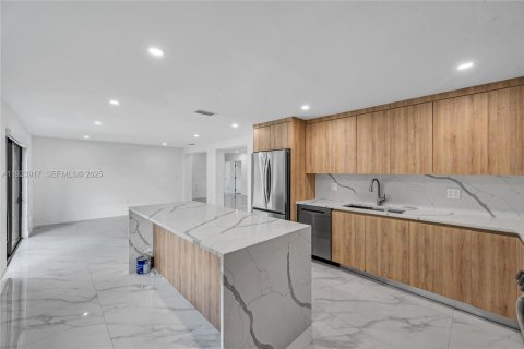 Casa en venta en Miami, Florida, 4 dormitorios, 178.56 m2 № 1982328 - foto 27