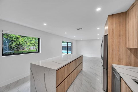 Casa en venta en Miami, Florida, 4 dormitorios, 178.56 m2 № 1982328 - foto 26