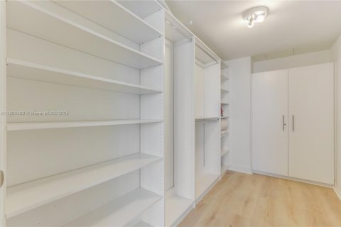 Купить кондоминиум в Халландейл-Бич, Флорида 3 спальни, 155.61м2, № 2012247 - фото 17