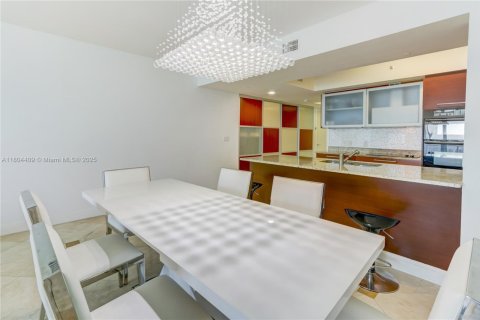 Купить кондоминиум в Халландейл-Бич, Флорида 3 спальни, 155.61м2, № 2012247 - фото 23