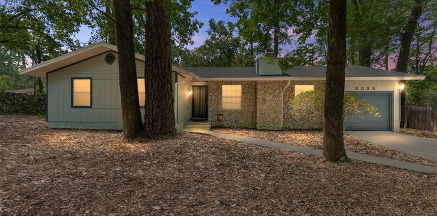 House in Gainesville, Florida 3 bedrooms, 130.99 sq.m. № 2095702