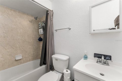 House in Gainesville, Florida 3 bedrooms, 130.99 sq.m. № 2095702 - photo 20
