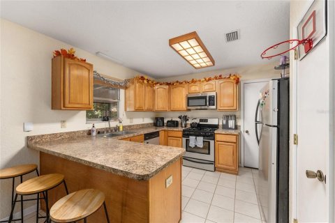 House in Gainesville, Florida 3 bedrooms, 130.99 sq.m. № 2095702 - photo 3