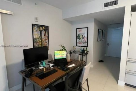 Condo in Miami, Florida, 1 bedroom  № 1926747 - photo 4