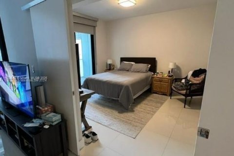 Condo in Miami, Florida, 1 bedroom  № 1926747 - photo 6