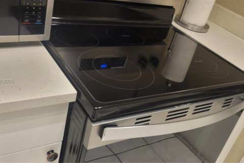 Studio in the Condo in Hollywood, Florida № 2036886 - photo 3