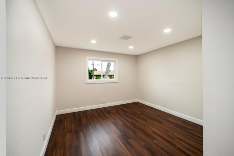 House in Plantation, Florida 3 bedrooms, 175.4 sq.m. № 1935954 - photo 20