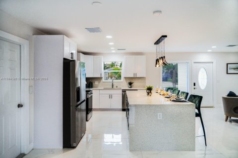 House in Plantation, Florida 3 bedrooms, 175.4 sq.m. № 1935954 - photo 9