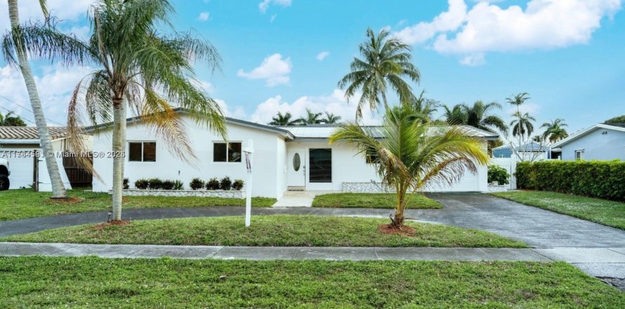 Casa en Plantation, Florida 3 dormitorios, 175.4 m2 № 1935954