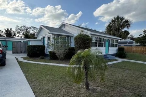 House in Clearwater, Florida 2 bedrooms, 104.42 sq.m. № 1684608 - photo 1